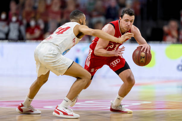 罗马诺：谢什科已与曼联就为期5年的合同达成完全一致